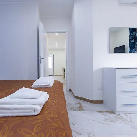 Antonella In Apartament Rzym