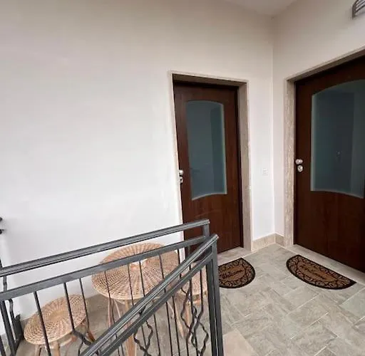 Antonella In Apartament Rzym